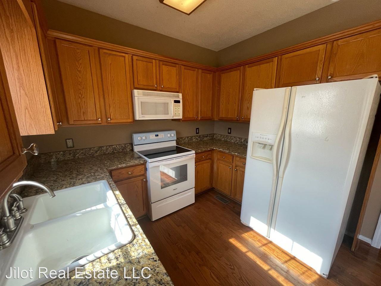 1112 Jones Mill Rd - Photo 3 of 22