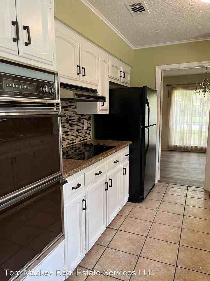 2721 Tall Timbers Rd - Photo 2 of 9
