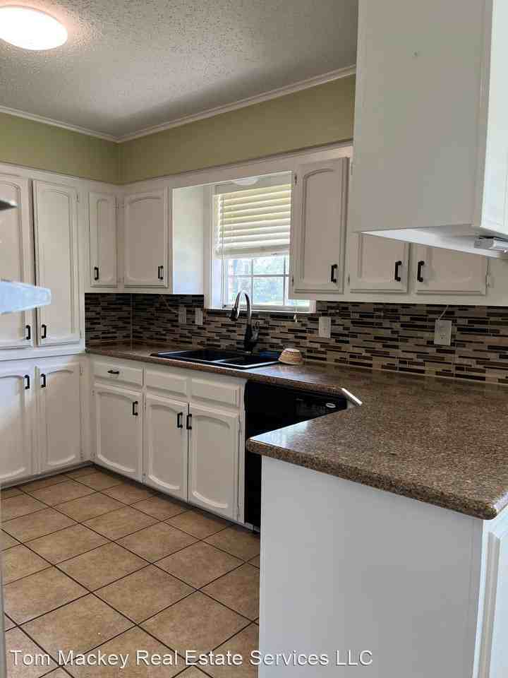 2721 Tall Timbers Rd - Photo 3 of 9