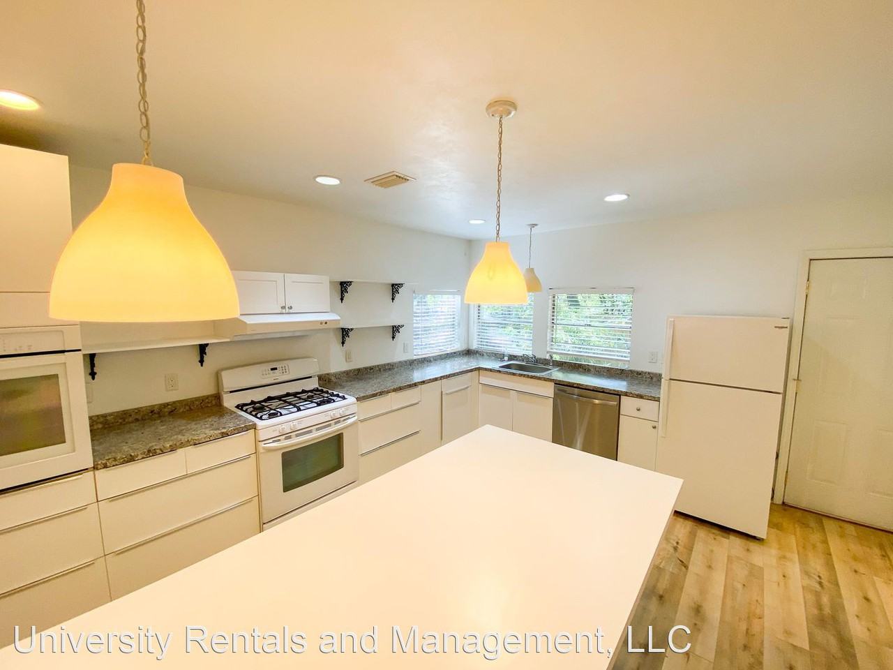 310 Nw 8th St - Photo 3 of 28