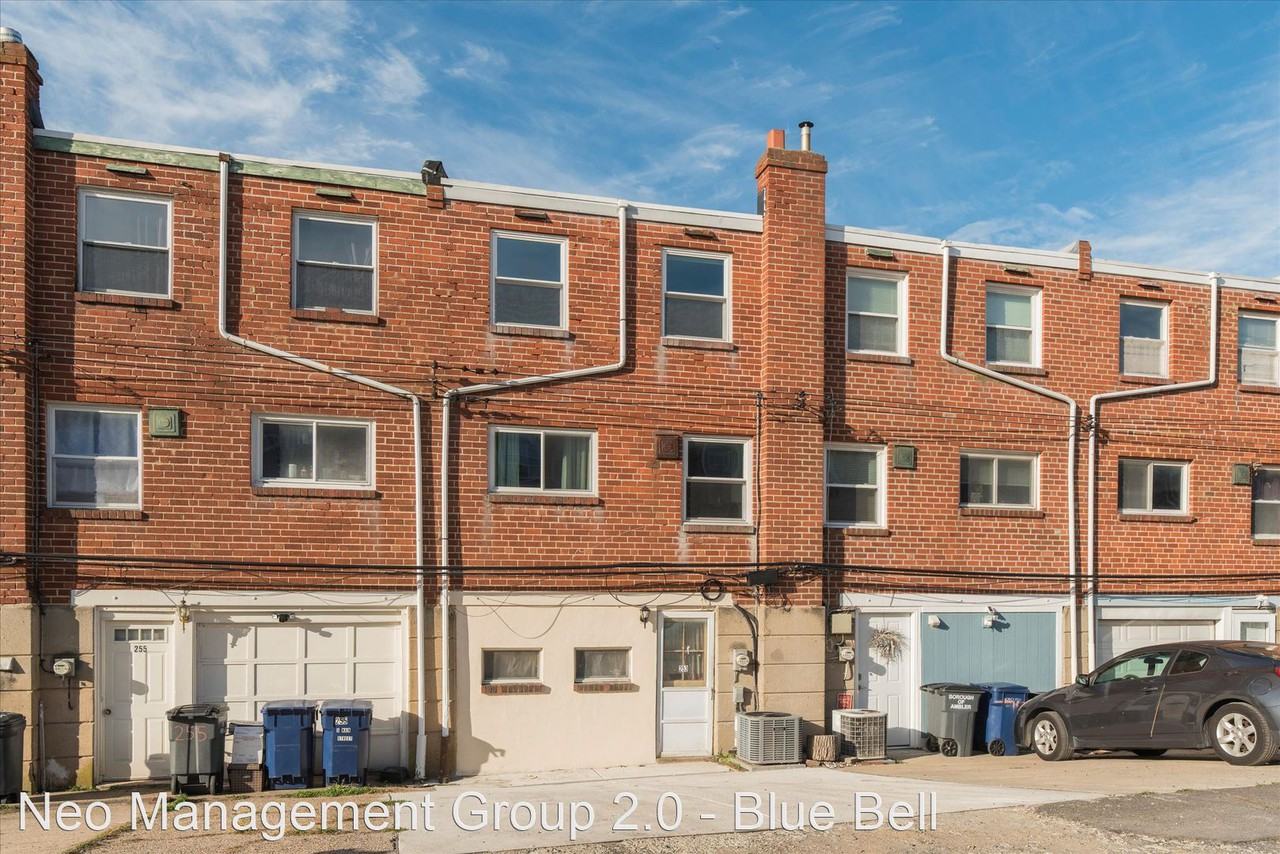 253 S Main St - Photo 2 of 15