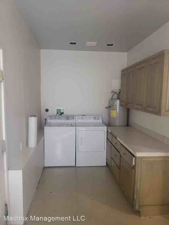 423 High St Se - Photo 2 of 7