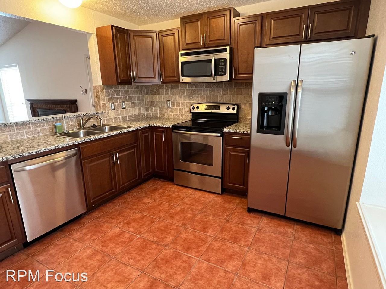 116 Kings Row - Photo 2 of 11