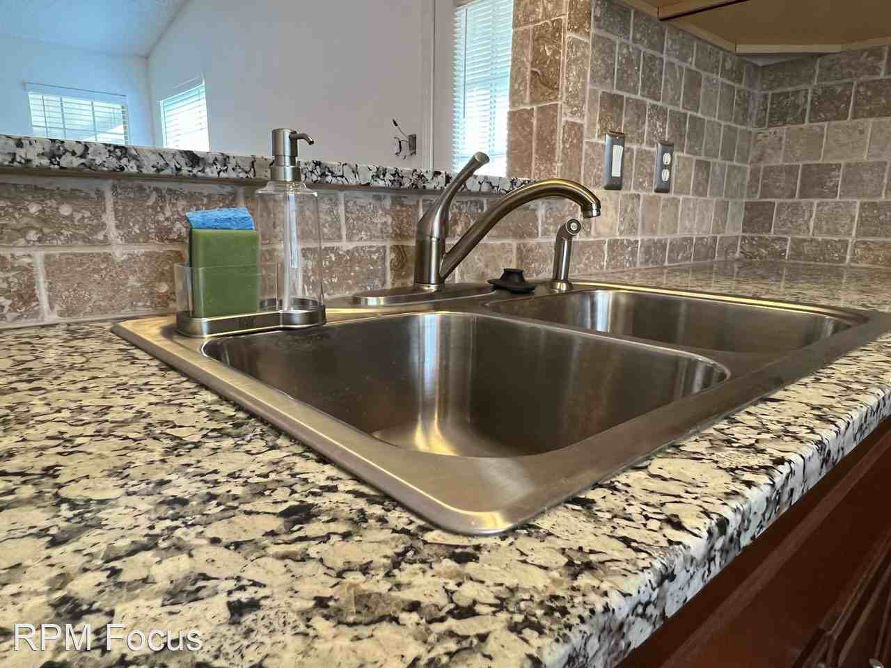 116 Kings Row - Photo 3 of 11