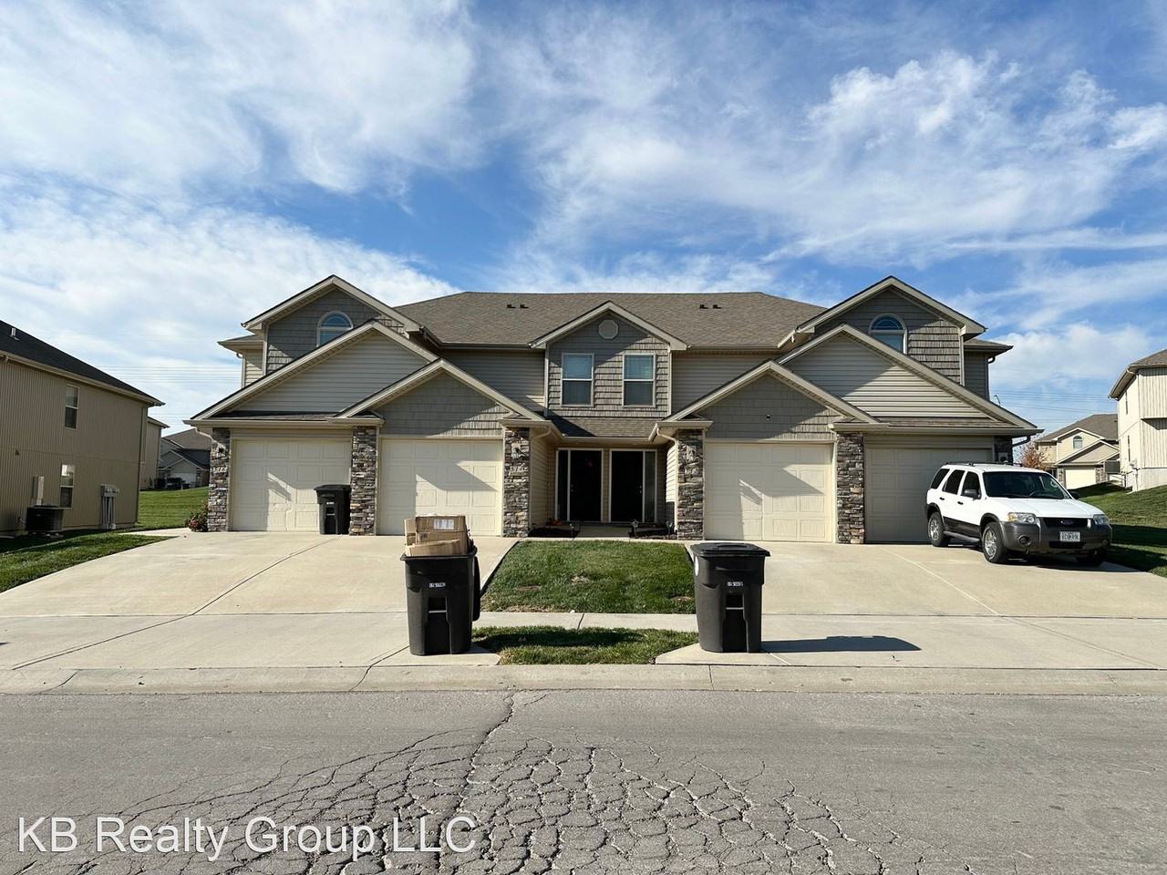 516 Emily Ln - Photo 2 of 15