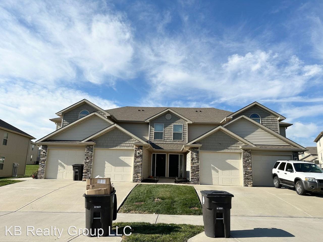 516 Emily Ln - Photo 3 of 15