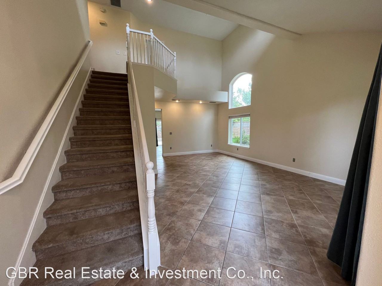 5813 Andrea Ct - Photo 3 of 33