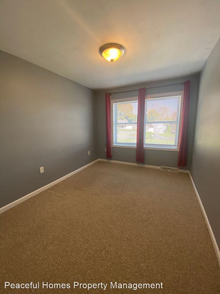 643 Fairview Ave - Photo 3 of 24