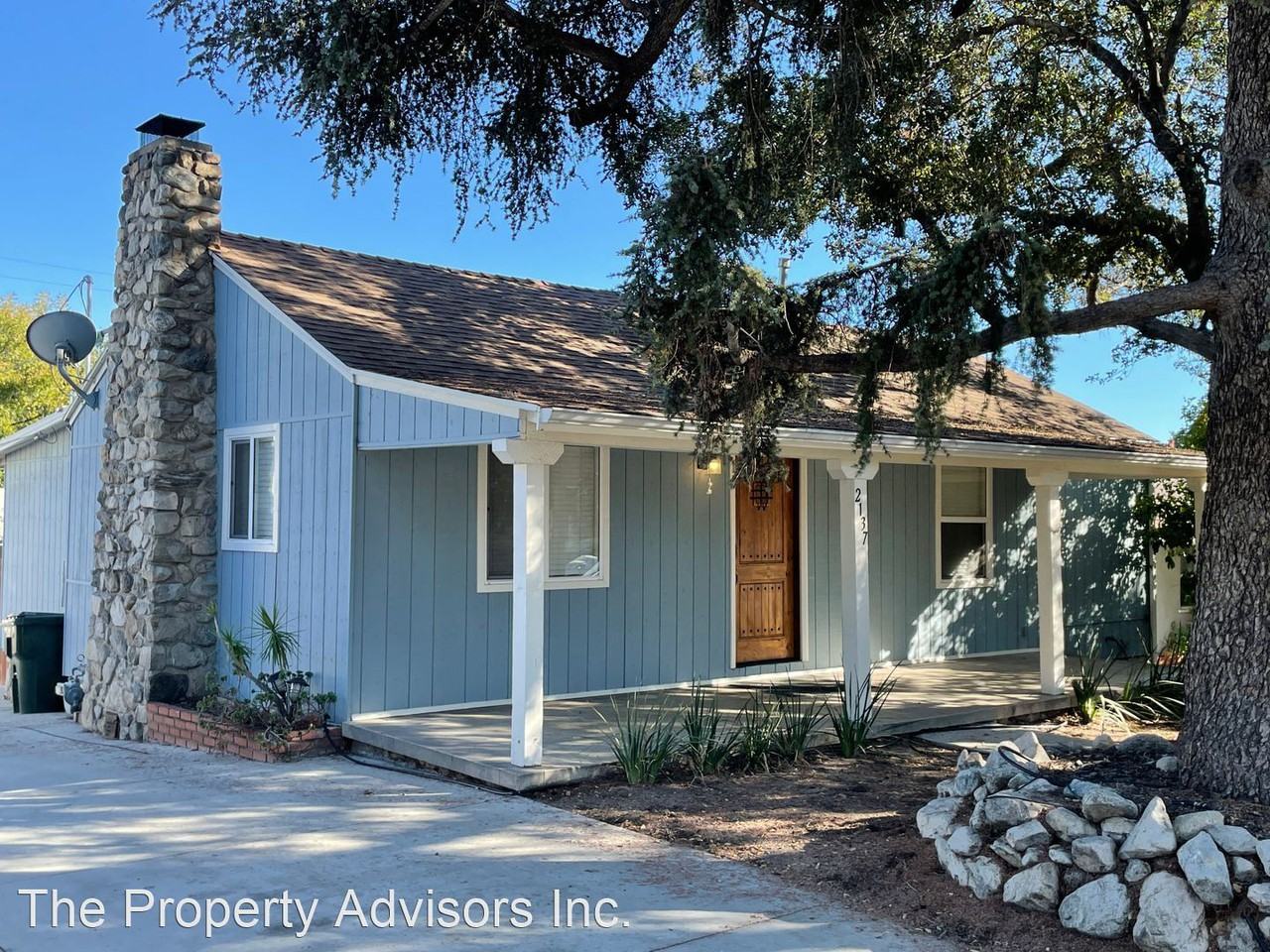 2137 Glenada Ave - Photo 2 of 9