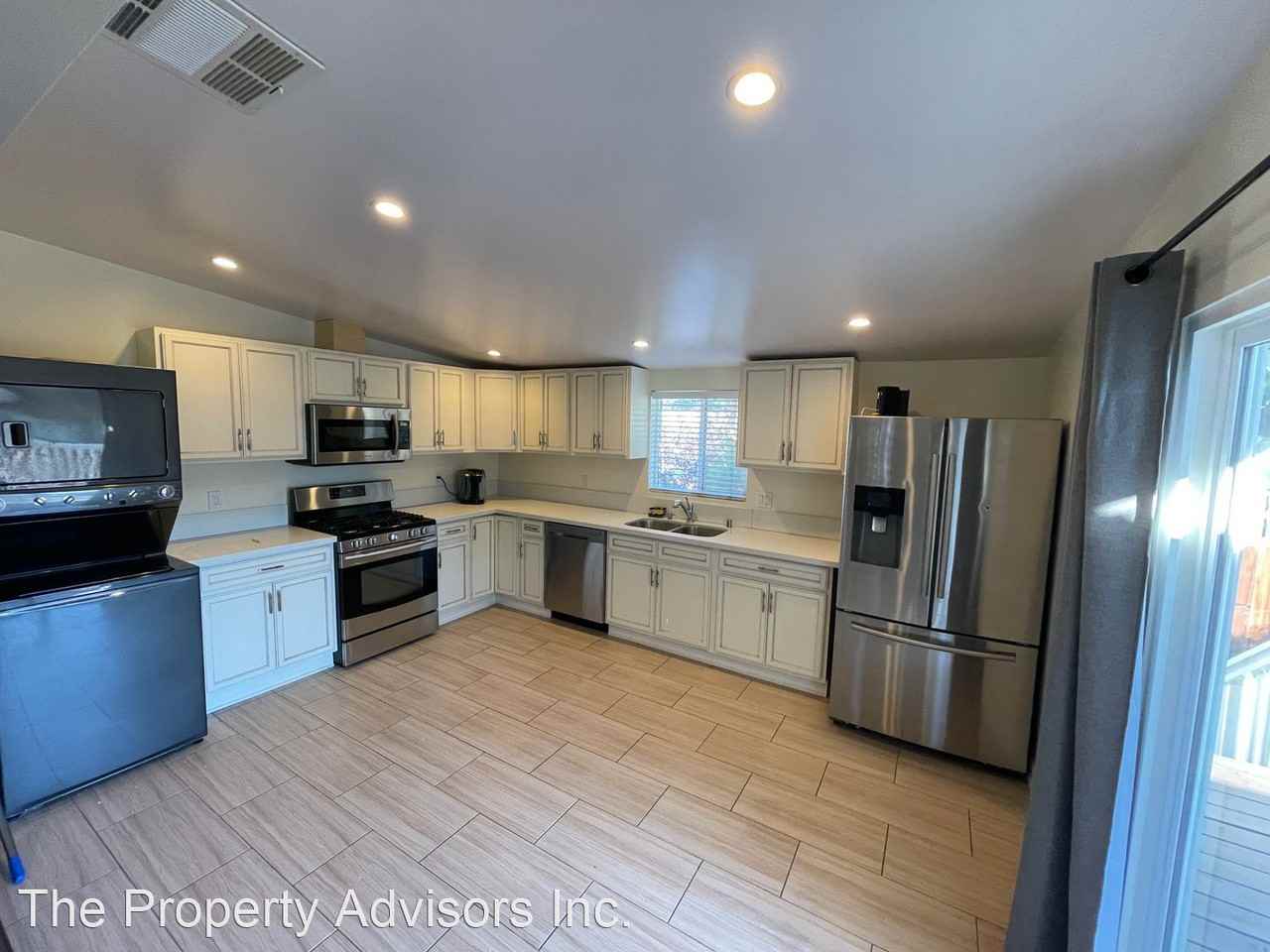 2137 Glenada Ave - Photo 3 of 9