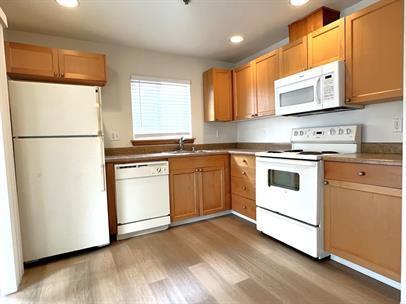 Jenny Marie: 429 SW 155th St - Photo 2 of 9