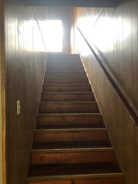 1497 Lake Dr - Photo 3 of 7