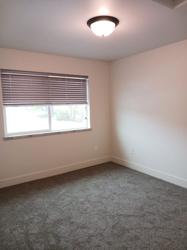 204 11th Ave W - Photo 3 of 10