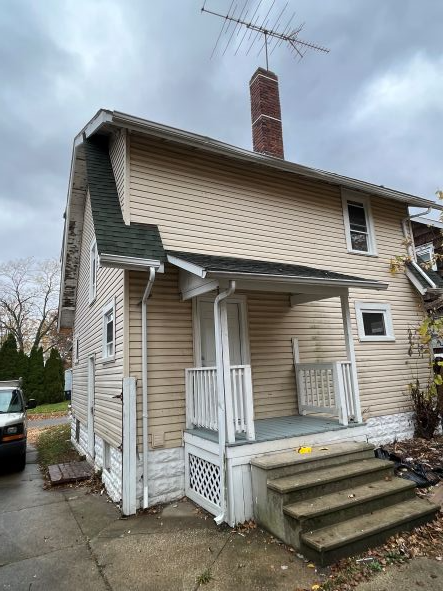 1037 Dietz Ave - Photo 2 of 17