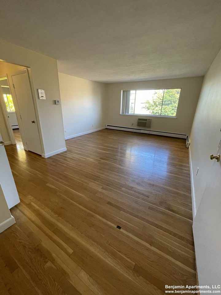 75 Gardner St #2F - Photo 3 of 16