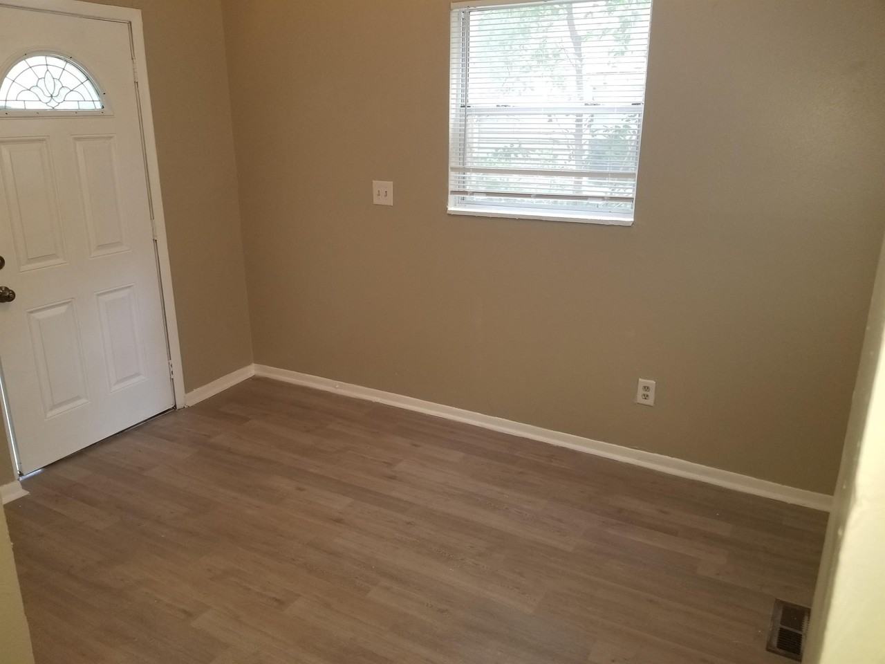928 9th Ave S #2 - Photo 3 of 20