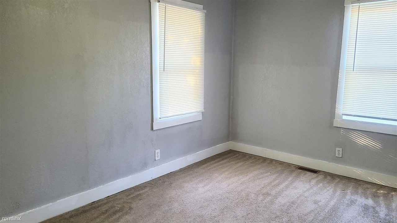 8704 Roberts St - Photo 3 of 18