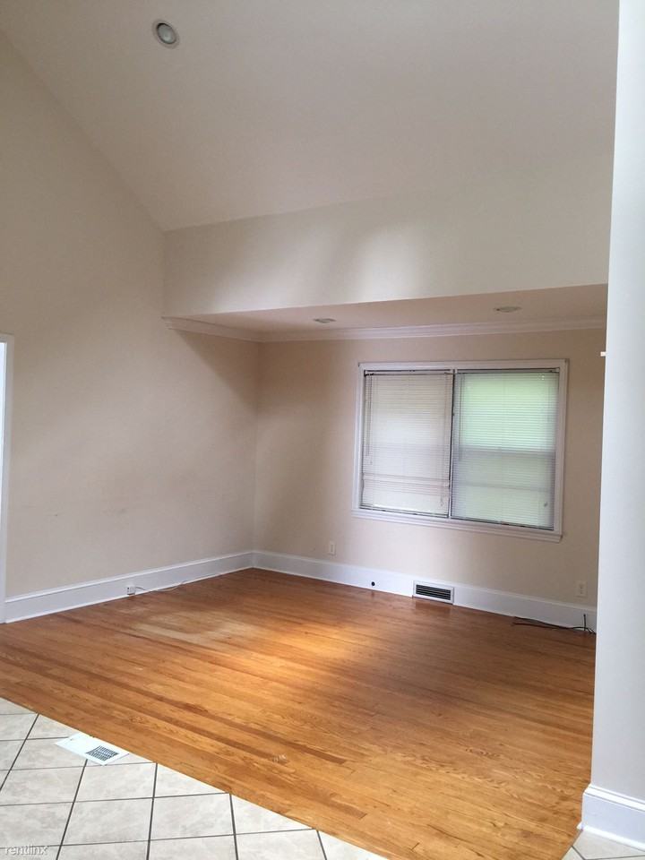 1104 Briarcliff Rd - Photo 3 of 7