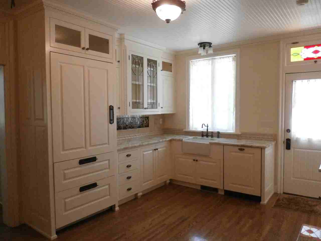 534 S Cedar St - Photo 3 of 9