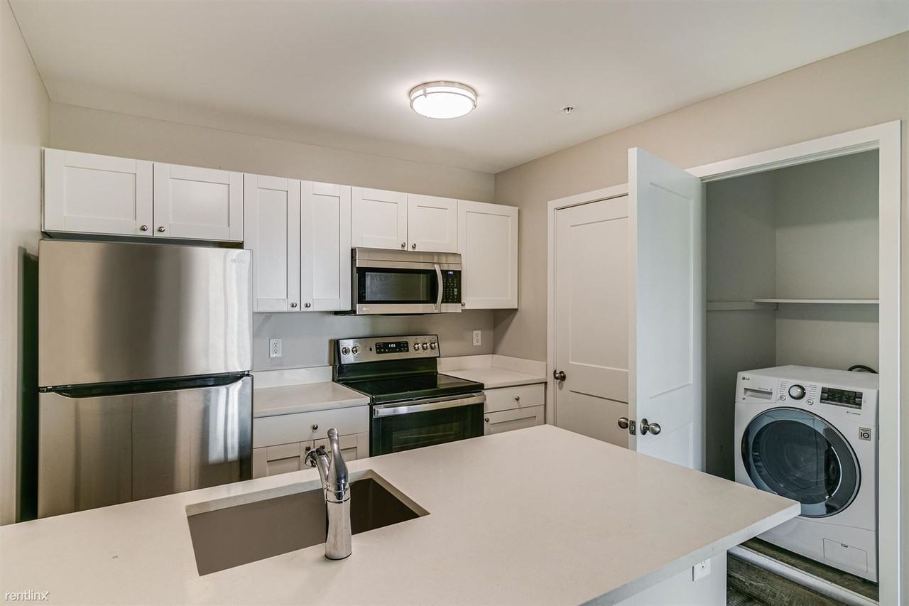 845 W Lake St - Photo 2 of 14