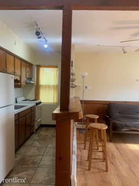 25 N Ferry St - Photo 2 of 17