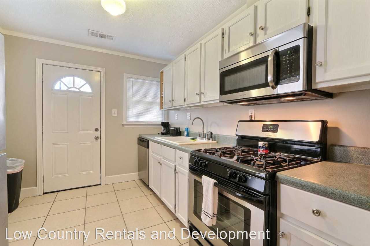 203 E 58th St - Photo 3 of 12