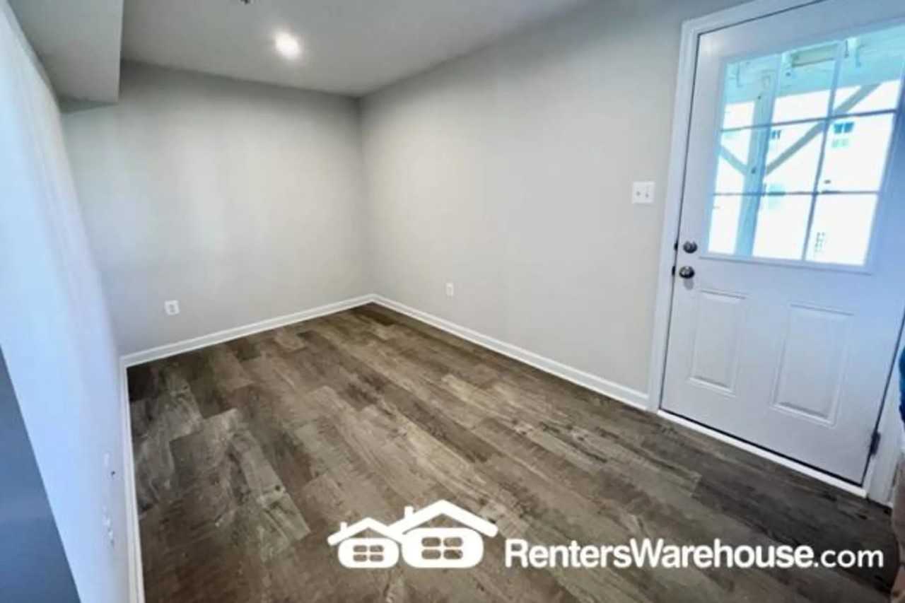 119 Butterfield Ave - Photo 2 of 17