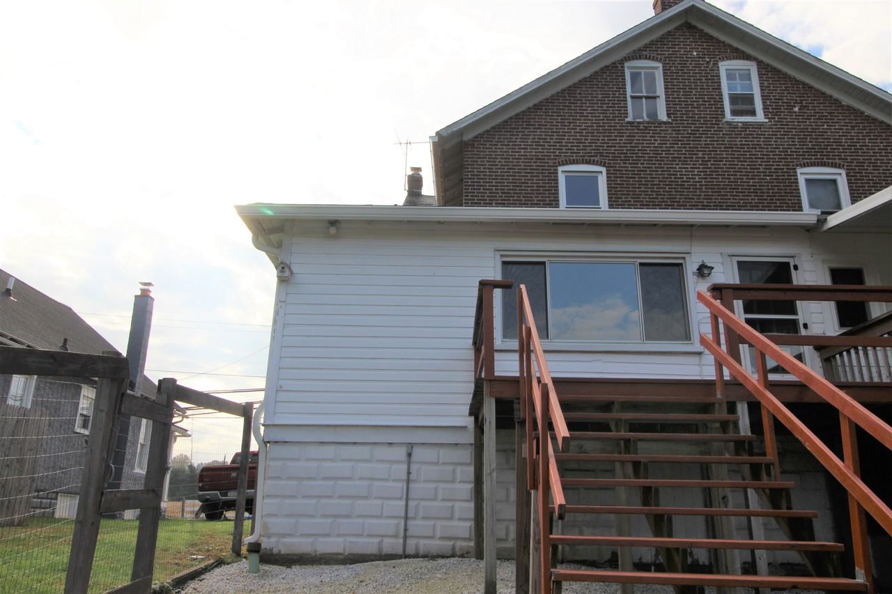 1940 Valley Rd - Photo 3 of 18