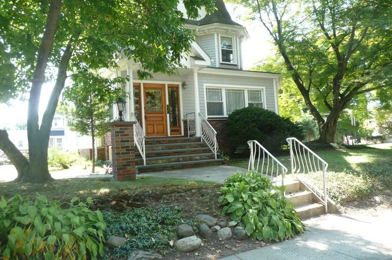 450 Lincoln Ave E - Photo 2 of 10