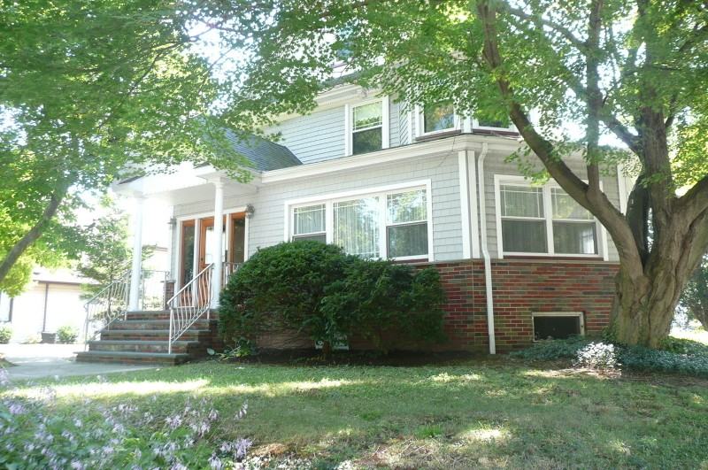 450 Lincoln Ave E - Photo 3 of 10