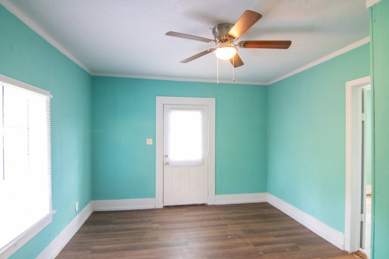 812 Manuel Rd - Photo 4 of 9