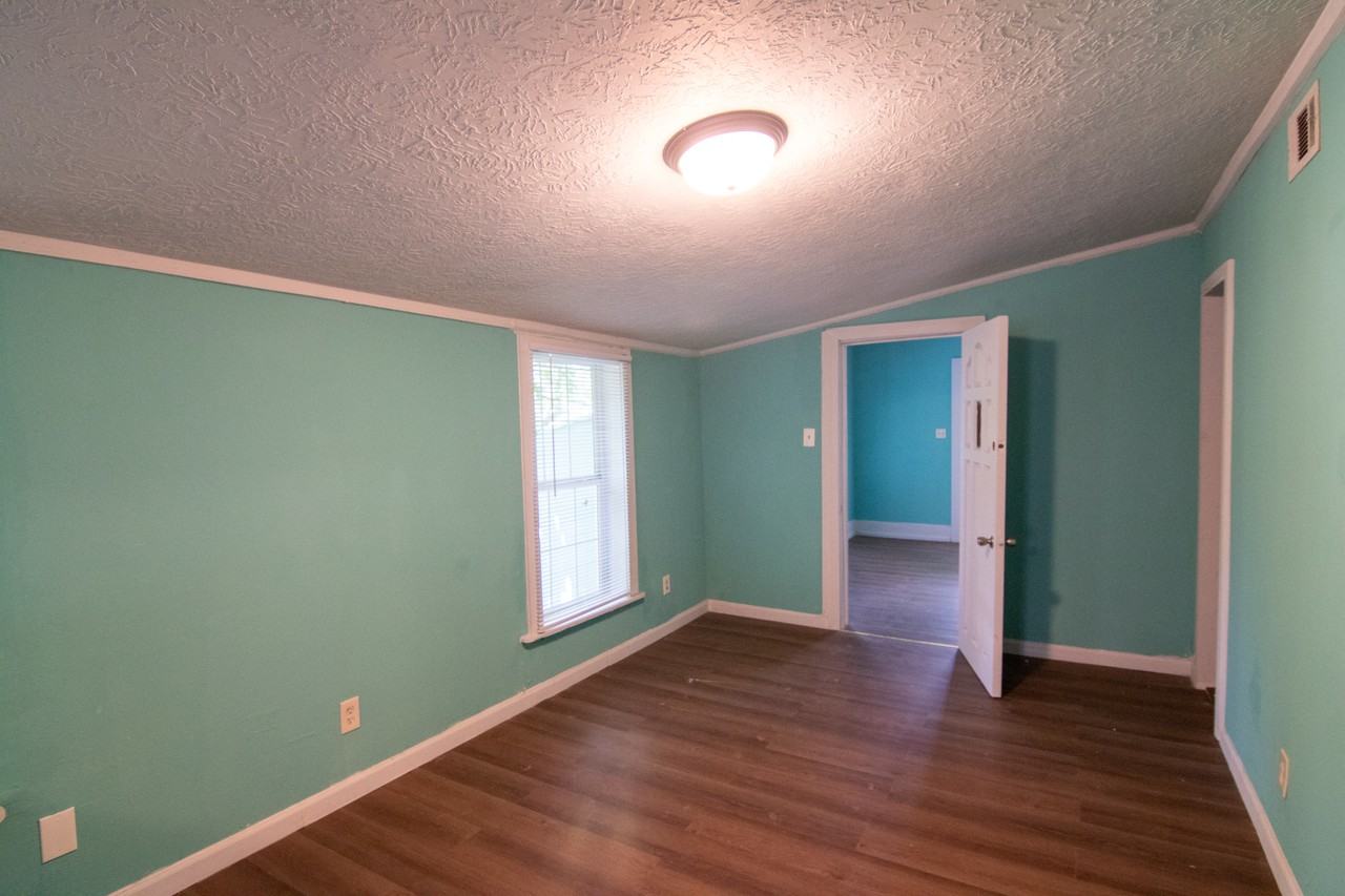 812 Manuel Rd - Photo 5 of 9