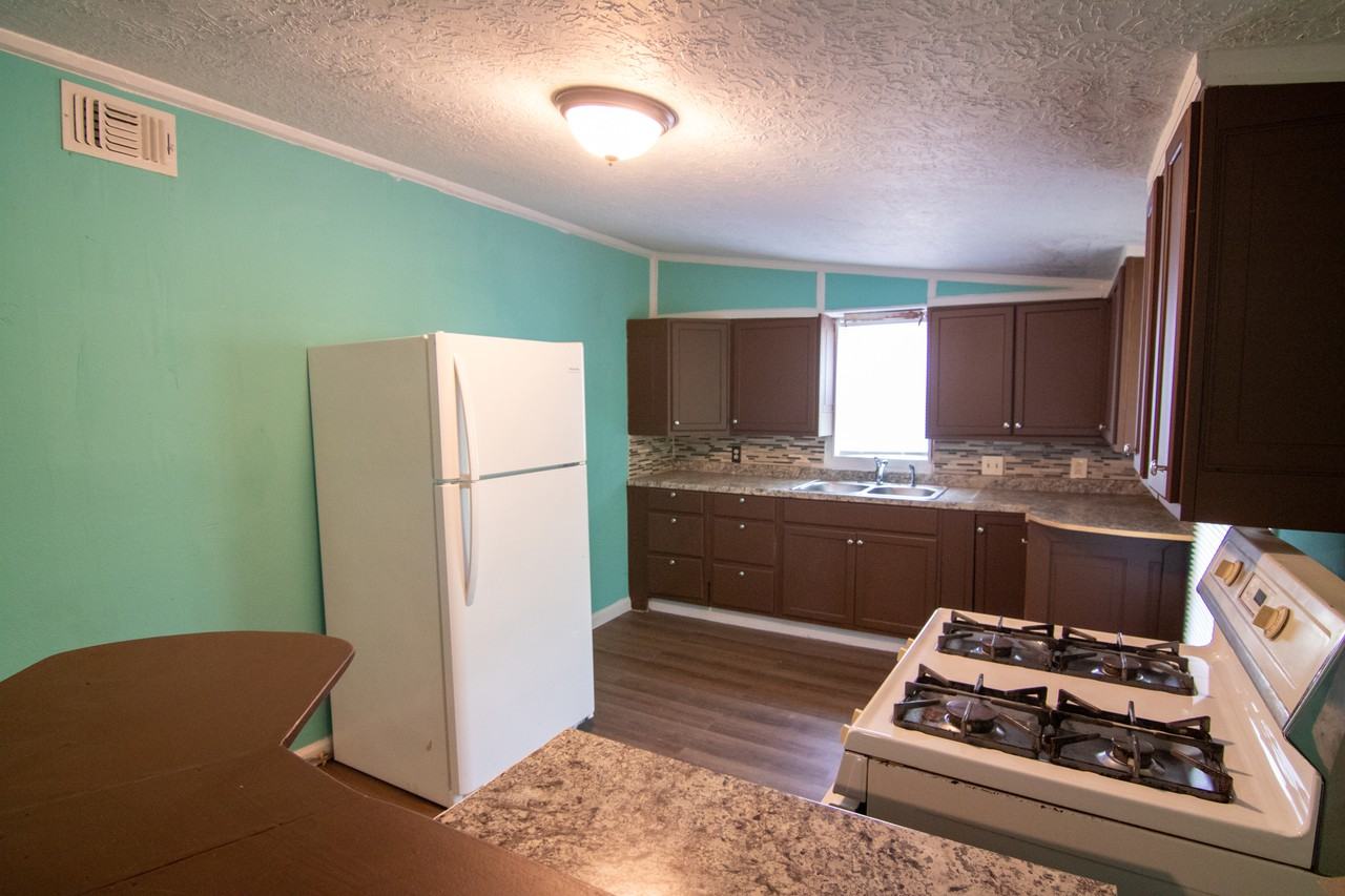 812 Manuel Rd - Photo 6 of 9