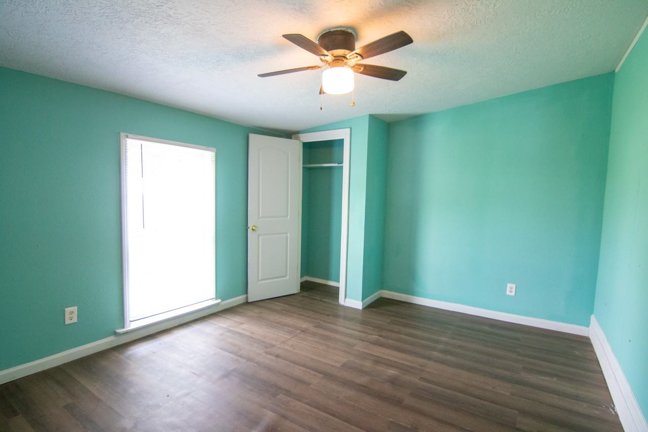 812 Manuel Rd - Photo 7 of 9