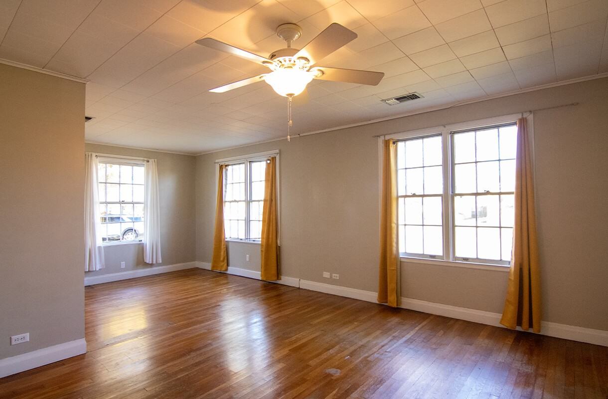 1514 Moss St - Photo 3 of 10
