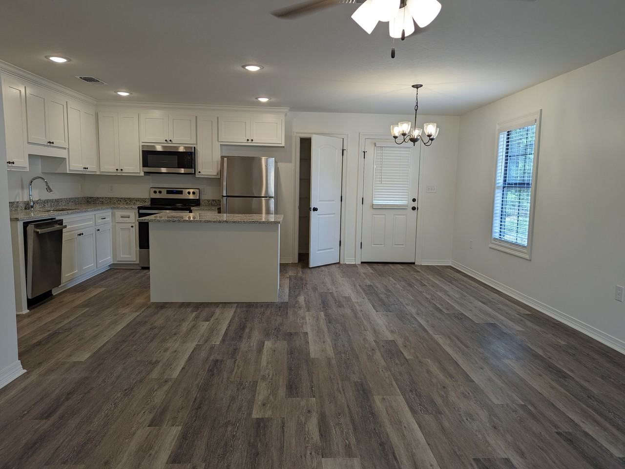 203 Williams St - Photo 2 of 23