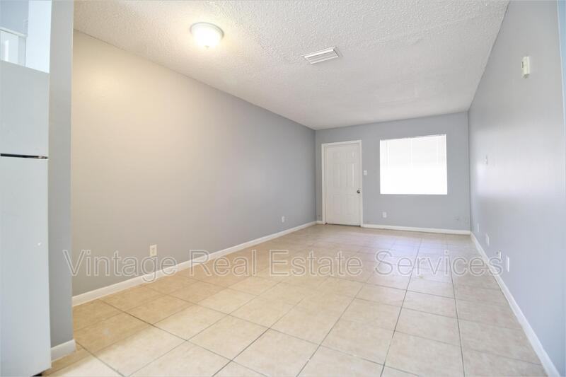 500 89th Ave N #6 - Photo 3 of 5