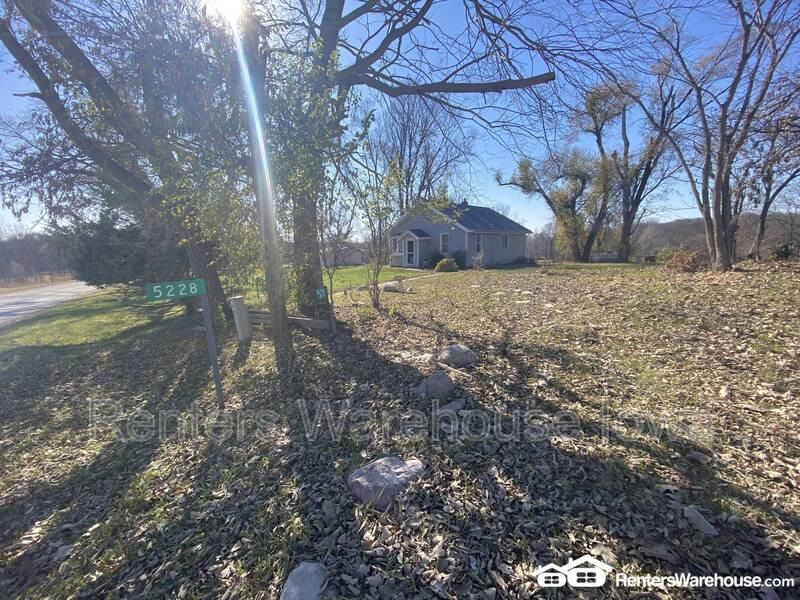 5228 45th Ave - Photo 2 of 24