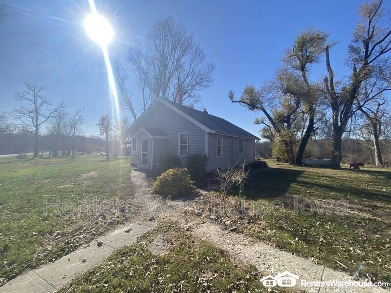 5228 45th Ave - Photo 3 of 24