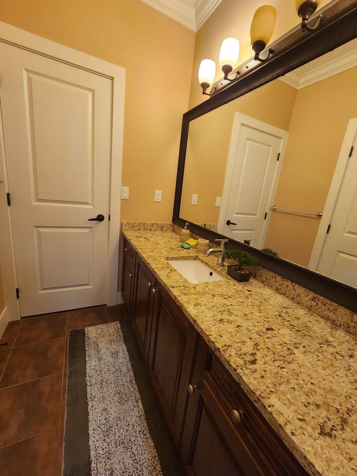 7054 144B Street - Photo 3 of 9