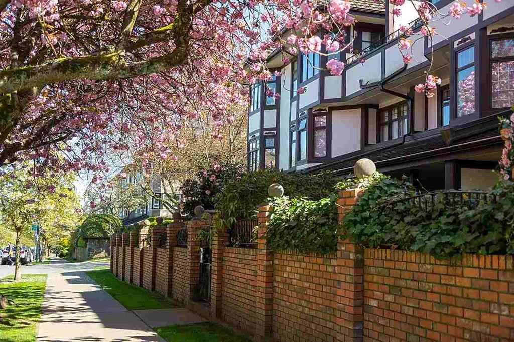 1601 Balsam Street - Photo 3 of 18