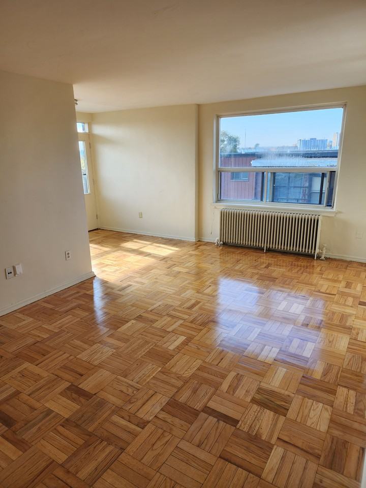 60 Clearview Heights 31, Toronto, ON M6M 2A1 2 Bedroom Apartment for