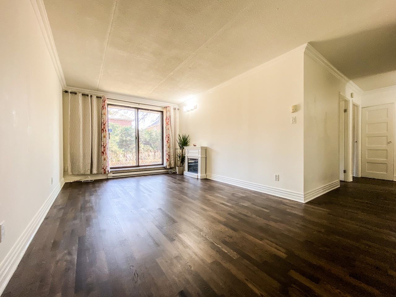 90 Elgin Crescent #102 - Photo 2 of 13