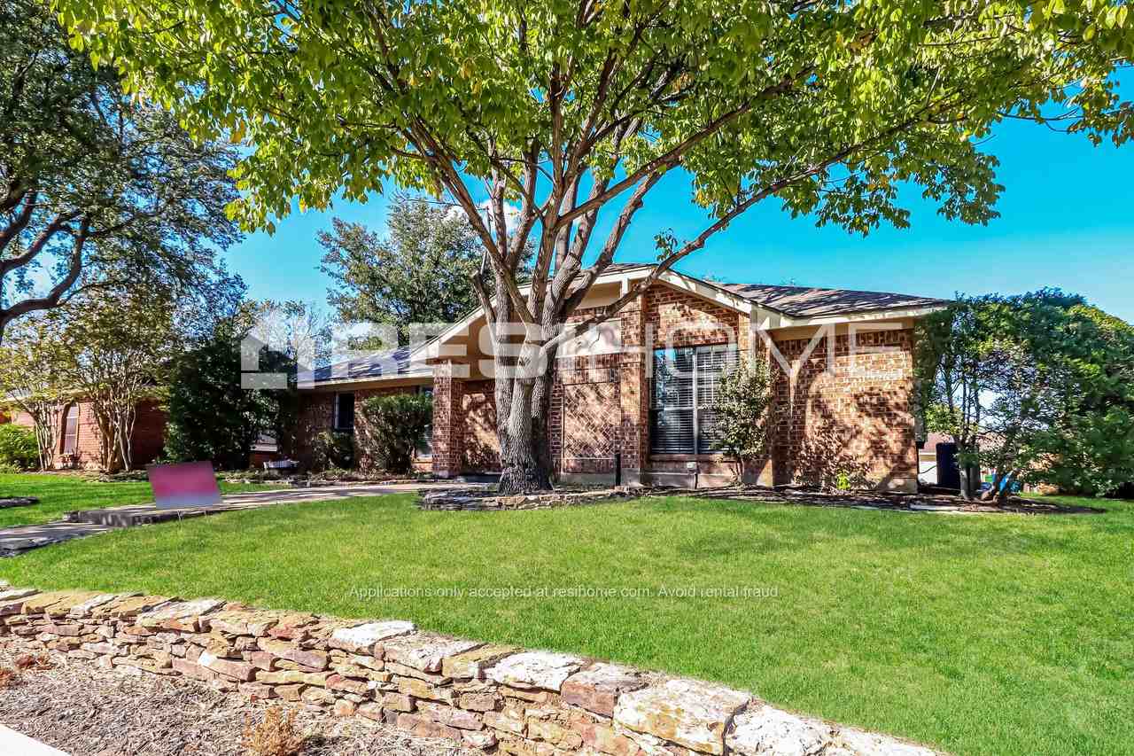 1541 N Valley Pkwy - Photo 3 of 23