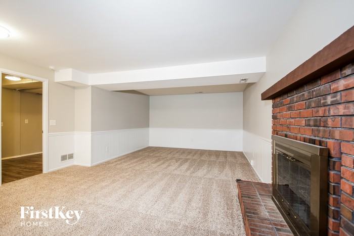 4470 Ashford Ct - Photo 3 of 15