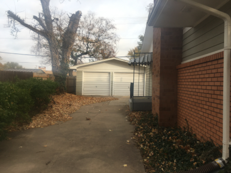 921 Manor Rd - Photo 2 of 19