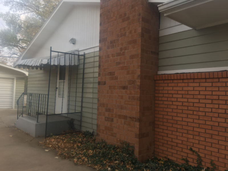 921 Manor Rd - Photo 3 of 19