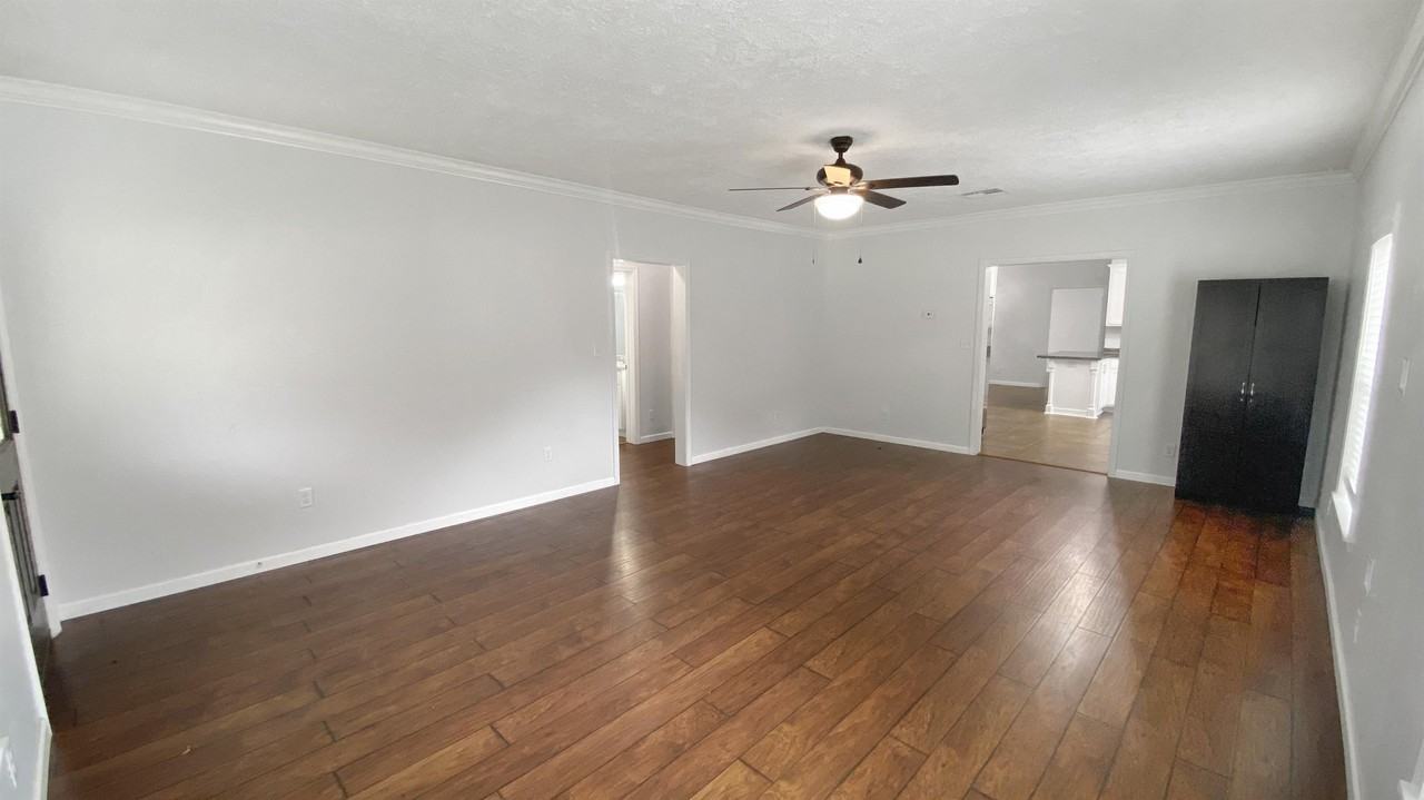 1006 Cedar St #1 - Photo 2 of 12