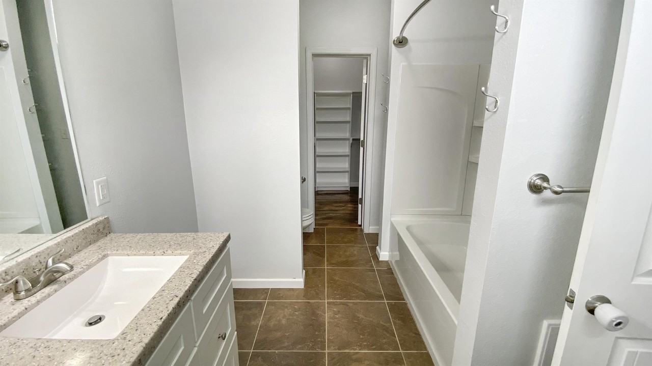 1006 Cedar St #1 - Photo 3 of 12