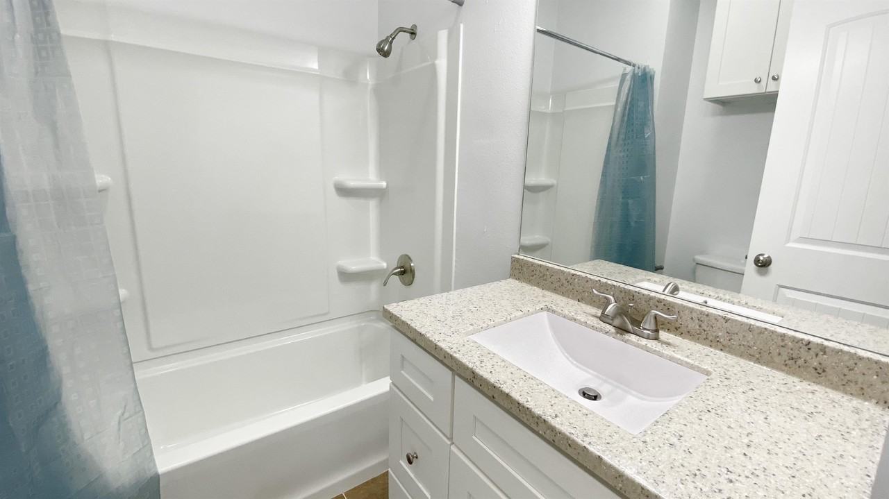 1006 Cedar St #1 - Photo 4 of 12